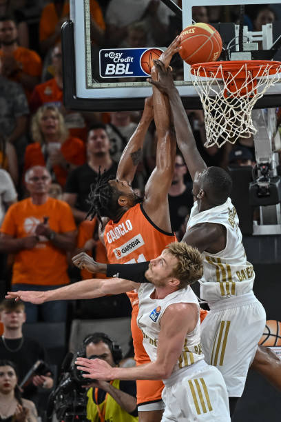 萨拉戈萨与 萨拉戈萨与